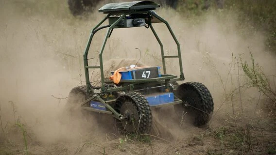 Замість піхотинця з 30 кг на спині. Історія українського робота «Пластун», який вперше навчився долати 100 км