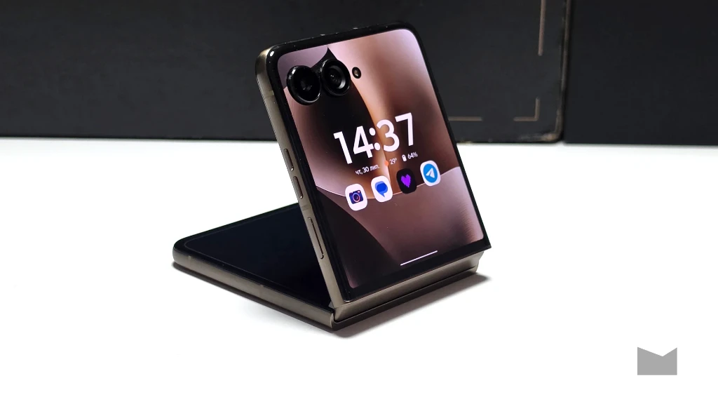 Огляд Motorola Razr 70 Ultra: дизайн та ергономічність Огляд Motorola Razr 70 Ultra: дизайн та ергономічність