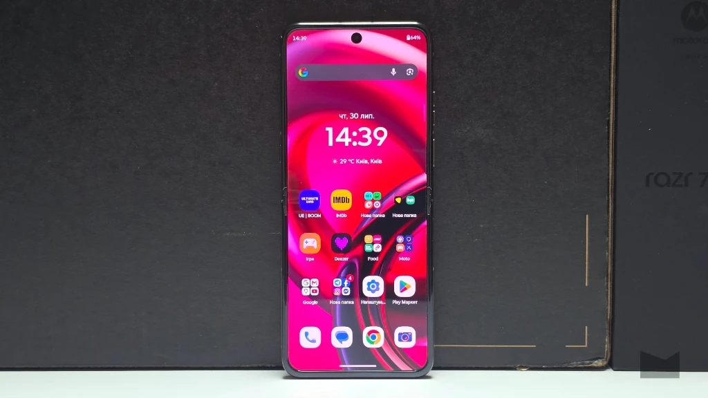 Огляд Motorola Razr 70 Ultra: дисплеї Огляд Motorola Razr 70 Ultra: дисплеї