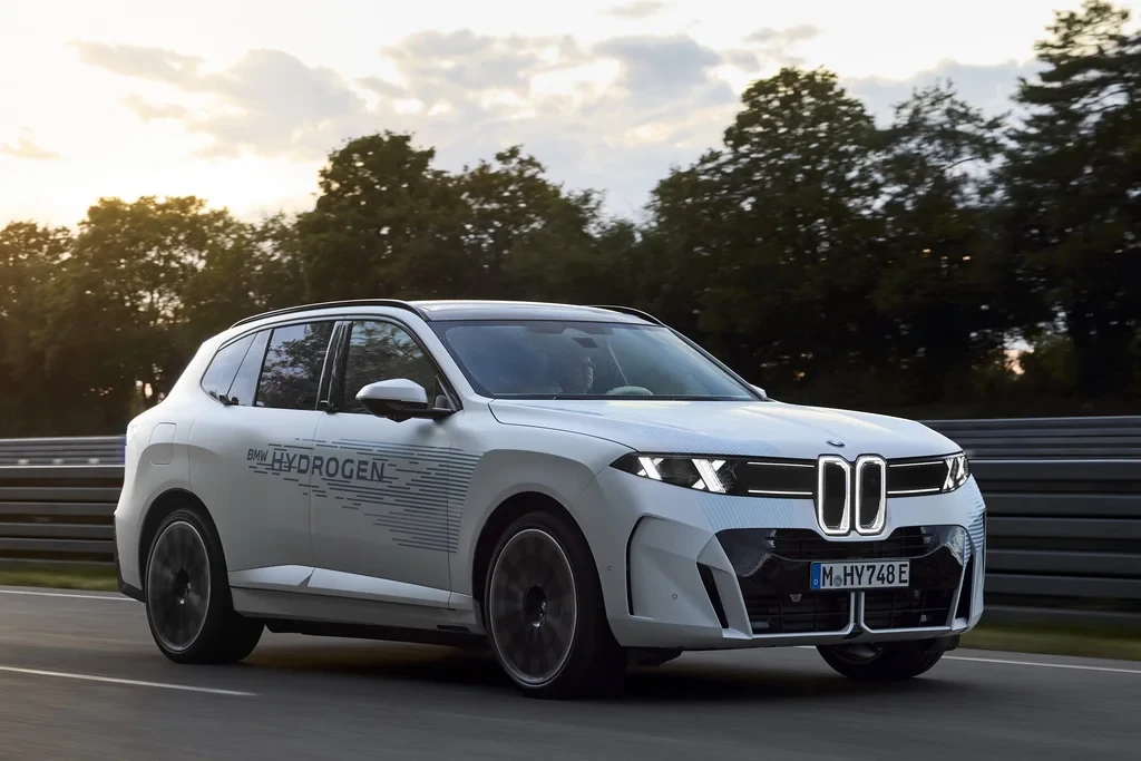 BMW розсекретила характеристики водневого кросовера iX5 Hydrogen